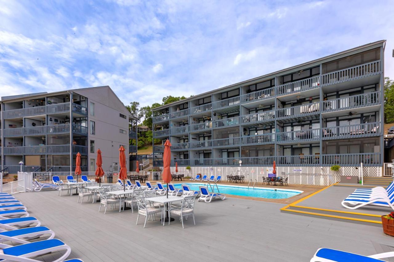 B Lakefront! Remodeled, Boat Slip, Patio Views, Pool, Boat Ramp, Wifi Osage Beach Esterno foto