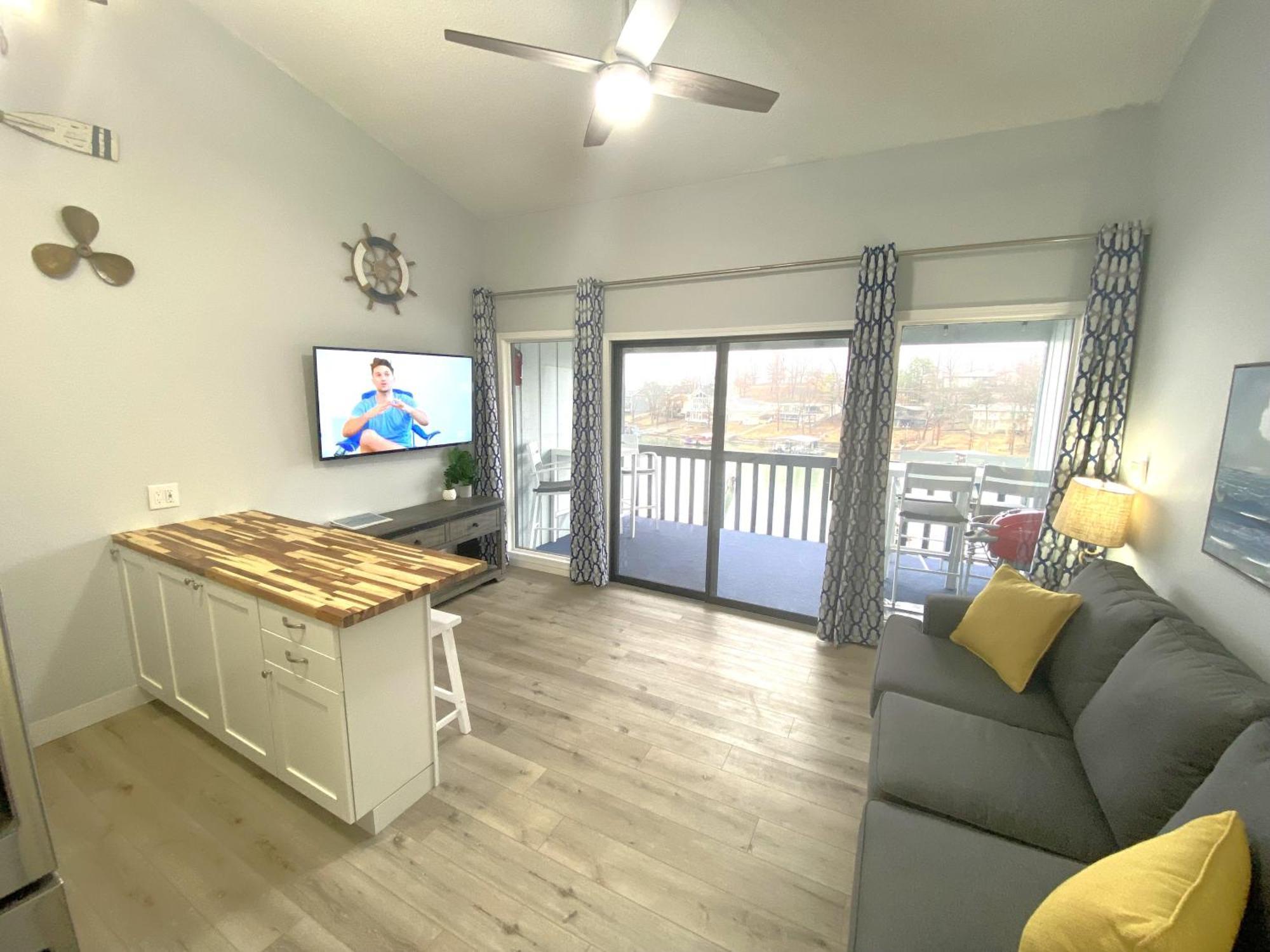B Lakefront! Remodeled, Boat Slip, Patio Views, Pool, Boat Ramp, Wifi Osage Beach Esterno foto