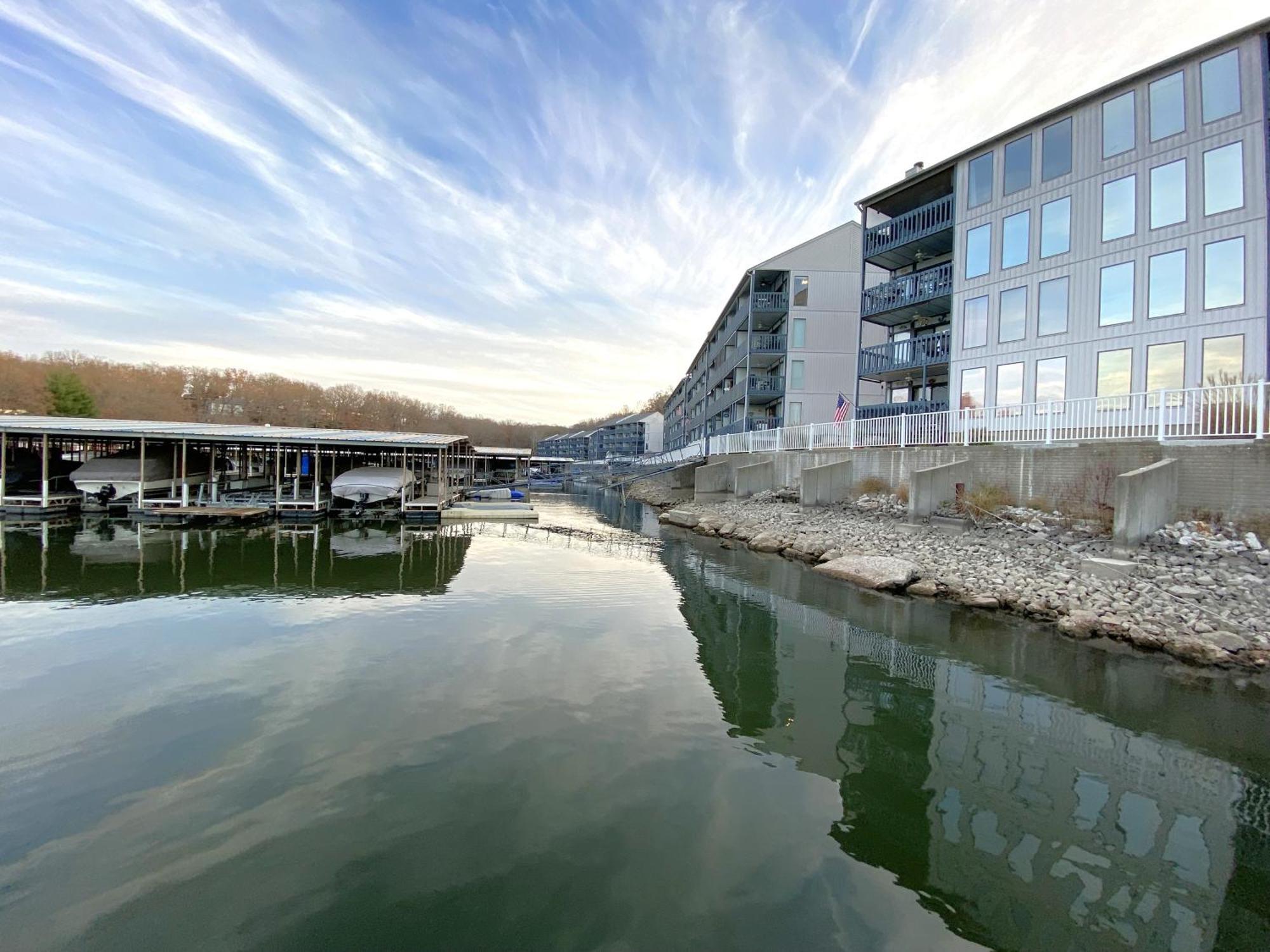 B Lakefront! Remodeled, Boat Slip, Patio Views, Pool, Boat Ramp, Wifi Osage Beach Esterno foto
