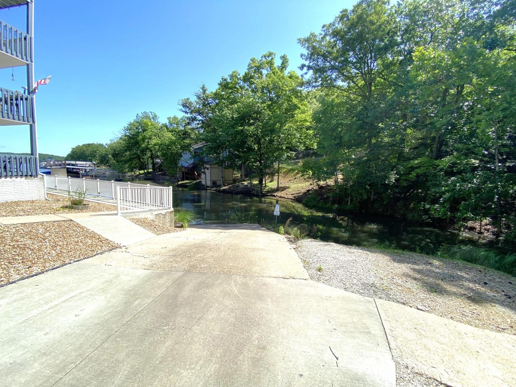 B Lakefront! Remodeled, Boat Slip, Patio Views, Pool, Boat Ramp, Wifi Osage Beach Esterno foto